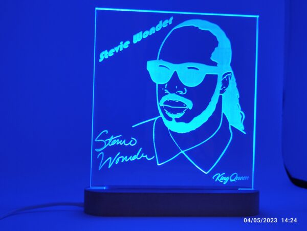 Lampada in plexiglass Stevie Wonder