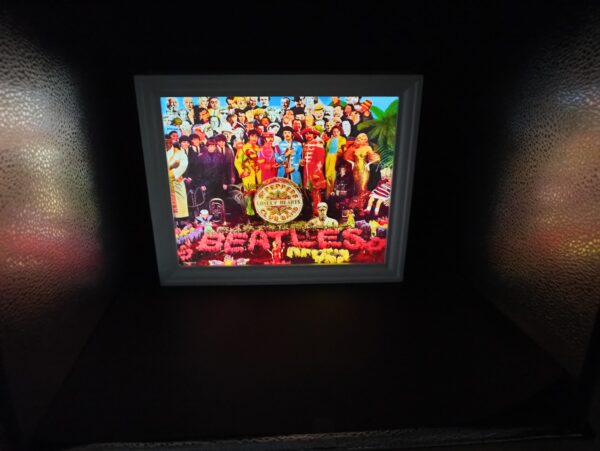 Cornice Design Illuminata Sgt Pepper's Lonely Hearts Club Band - The Beatles